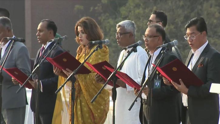 শপথ নিলেন ২৫ মন্ত্রী ও ২৪ প্রতিমন্ত্রী