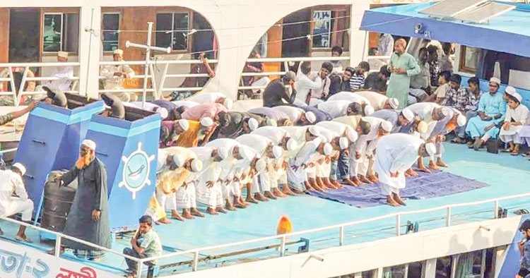 বাস, ট্রেন, লঞ্চ ও বিমানে নামাজ পড়ার নিয়ম, যা জানা জরুরি
