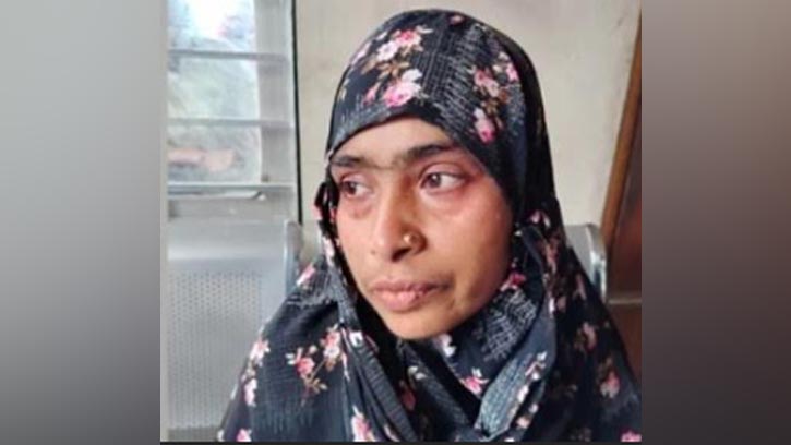 যশোর জেনারেল হাসপাতাল থেকে নারী চোর আটক