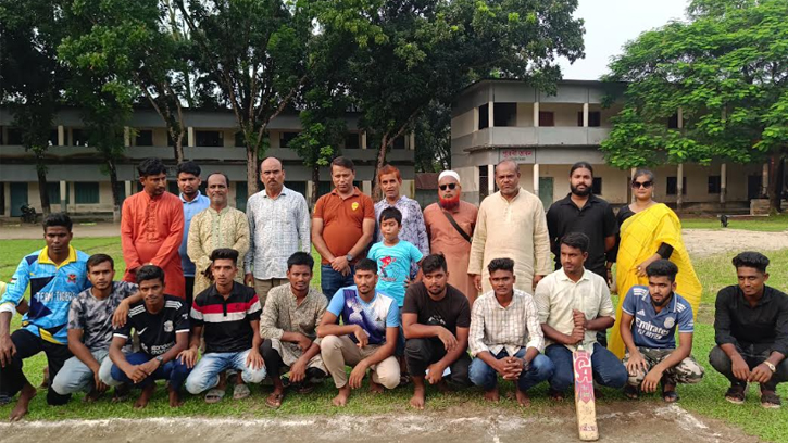 রুহিয়ায় মাদকের বিরুদ্ধে ব্যাট-বল হাতে তরুণরা
