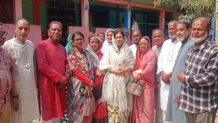 খেলায় সংঘর্ষে নিহত তরুণের পাশে দাঁড়ালেন রেজিনা নাসের