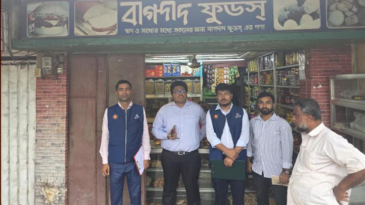 হাটহাজারীতে দুই প্রতিষ্ঠানকে ৩০ হাজার টাকা জরিমানা