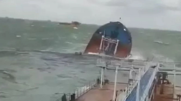 ড্রোন আক্রমণে কুয়েতের উপকূলে ট্যাংকার ধ্বংস