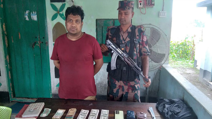 বাংলাবান্ধায় বিপুল পরিমাণ বৈদেশিক মুদ্রাসহ ভারতীয় নাগরিক আটক