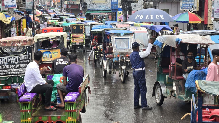 রায়পুরে অদক্ষ চালকদের হাতে অটোরিকশা-ইজিবাইক: বাড়ছে ভোগান্তি 
