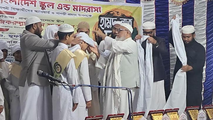 ইকরা মাদ্রাসার হিফজ সমাপনীদের পাগড়ী প্রদান ও পুরস্কার বিতরণ