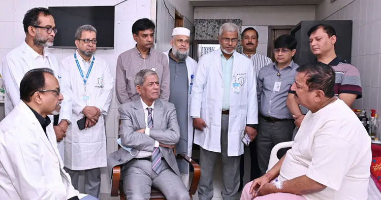 হাসপাতালে ভূমিমন্ত্রী মিনুকে দেখতে গেলেন রাষ্ট্রপতি