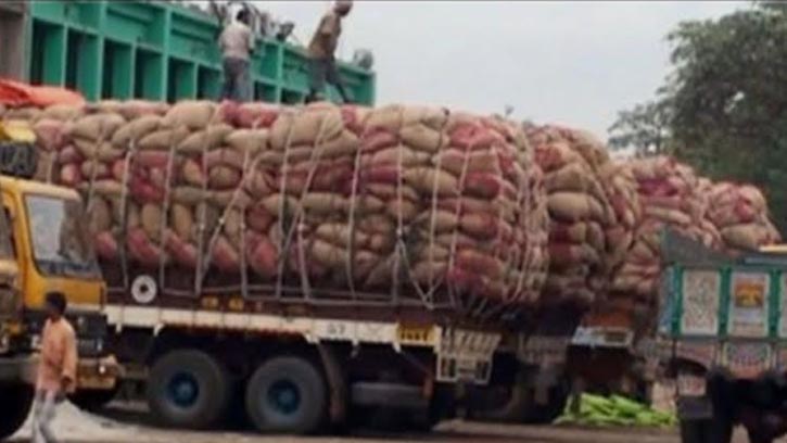 সাতক্ষীরায় পেঁয়াজের দাম কেজিতে কমল ৩০ টাকা