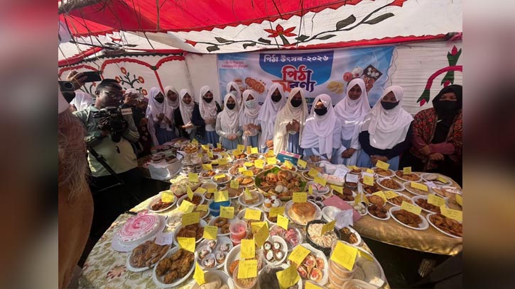 লক্ষ্মীপুরে তিন হাজার শিক্ষার্থীর অংশগ্রহণে পিঠা উৎসব