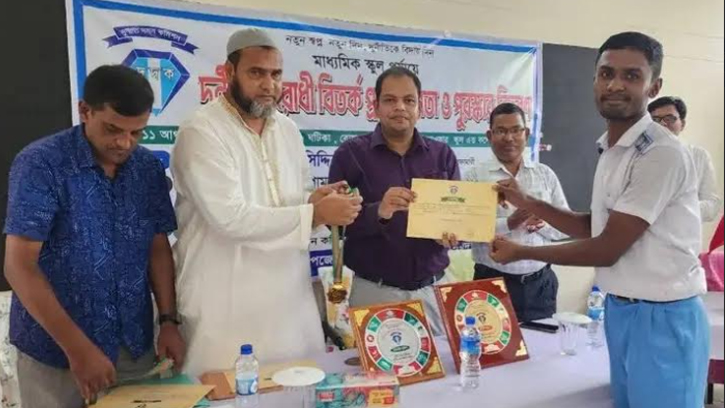 সৈয়দপুরে দুর্নীতিবিরোধী বিতর্ক প্রতিযোগিতায় চ্যাম্পিয়ান আল-ফারুক একাডেমি