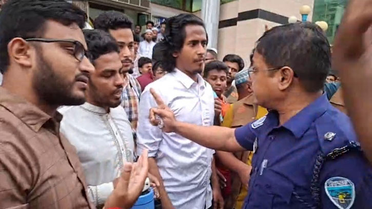 লক্ষ্মীপুরে ১৪৪ ধারা ভঙ্গ করে সংঘর্ষ, পুলিশসহ আহত অন্তত ১০