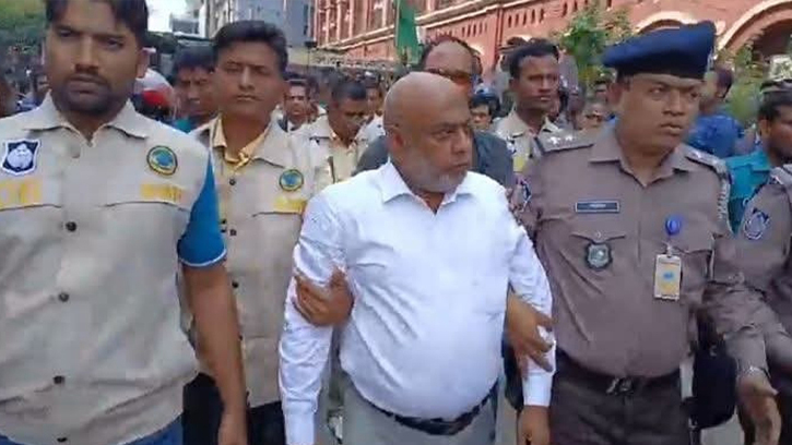 বরিশাল জেলা আদালতে বিশৃঙ্খলা: বিএনপিপন্থী আইনজীবী লিংকন গ্রেপ্তার