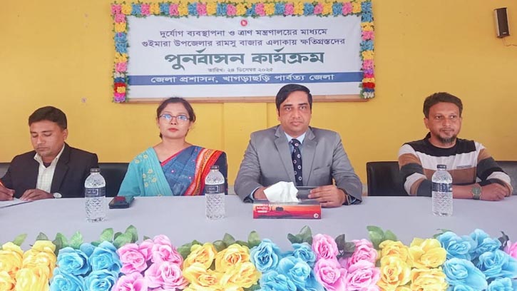 রামসু বাজারে সাম্প্রতিক সহিংসতায় ক্ষতিগ্রস্তদের পাশে জেলা প্রশাসন