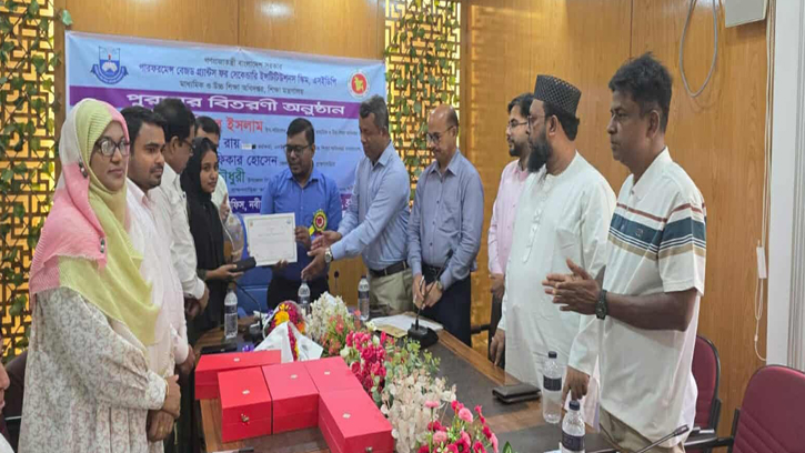 নবীনগরে পারফরমেন্স বেজড গ্র্যান্টে ৫ মেধাবী শিক্ষার্থীকে পুরস্কৃত