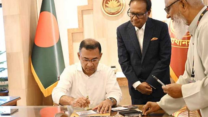 তেজগাঁও কার্যালয়ে প্রথমবার দাফতরিক কাজ করছেন তারেক রহমান