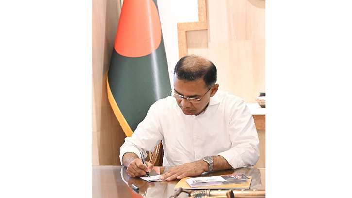 তেজগাঁওয়ে প্রধানমন্ত্রীর কার্যালয়ে ডাকটিকিট উন্মোচন