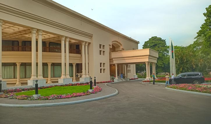চলতি মাসেই সরকারি বাসা খালি করার নির্দেশ সাবেক উপদেষ্টাদের
