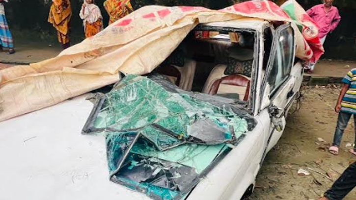 নোয়াখালীতে প্রাইভেটকার পুকুরে পড়ে তরুণের মৃত্যু