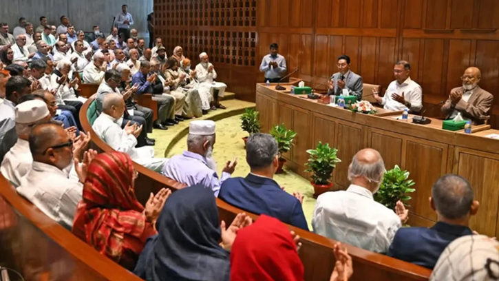 সরকারদলীয় এমপিদের সঙ্গে সংসদে প্রধানমন্ত্রীর বৈঠক