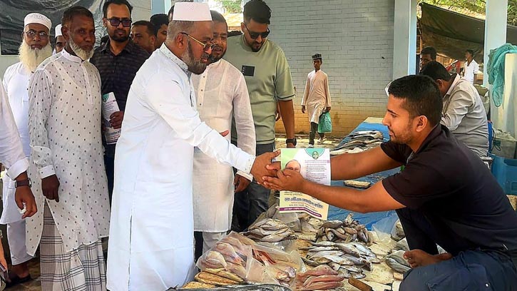 রাঙ্গুনিয়ায় জামায়াত প্রার্থী ডা. রেজাউল করিমের পথসভা 