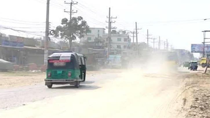 ড্রাম ট্রাকের বালির দৌরাত্ম্য, দুর্ভোগে লক্ষ্মীপুরবাসী