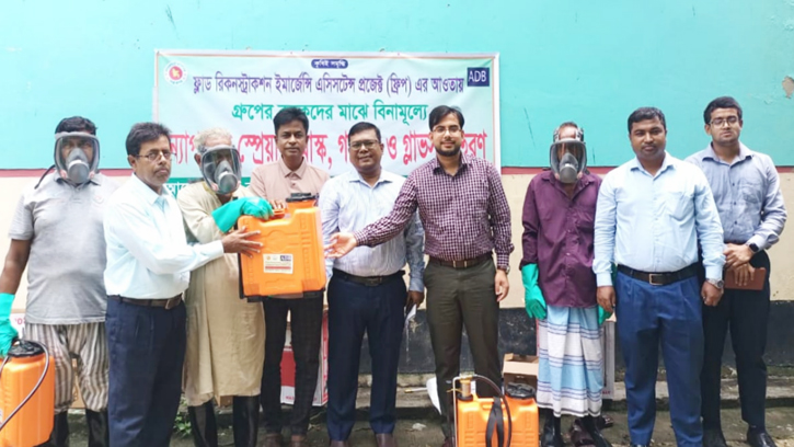 নবীনগরে কৃষকদের মাঝে বিনামূল্যে কীটনাশক সেফটি কিট বিতরণ 