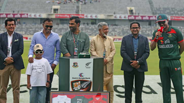 মিরপুরে বিদায়ী সংবর্ধনায় আবেগে ভাসলেন রুবেল