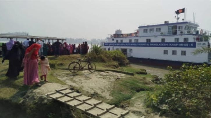 রামগতিতে মেঘনায় ভ্রাম্যমাণ ভাসমান হাসপাতাল চালু