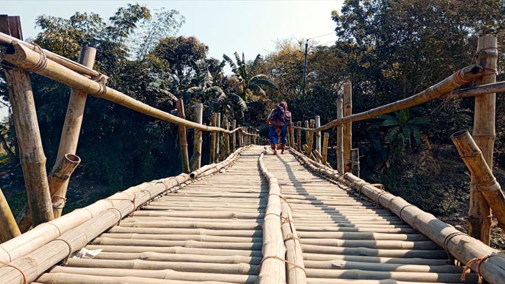 আজও ফতেহপুর বাসীর ভাগ্যে জোটেনি একটি ব্রিজ 