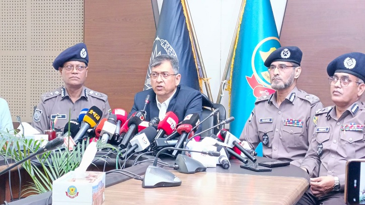 দেশজুড়ে চাঁদাবাজ-অস্ত্রধারীদের তালিকা করা হচ্ছে: স্বরাষ্ট্রমন্ত্রী
