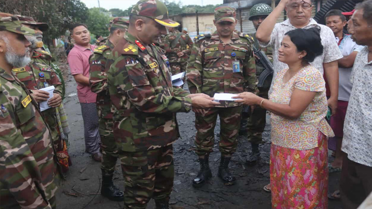 গুইমারায় অগ্নিকাণ্ডে ক্ষতিগ্রস্তদের পাশে সেনাবাহিনী