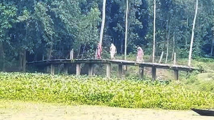 ঘোড়াঘাটে স্বপ্নের সেতুর ৩০ বছর অপেক্ষা