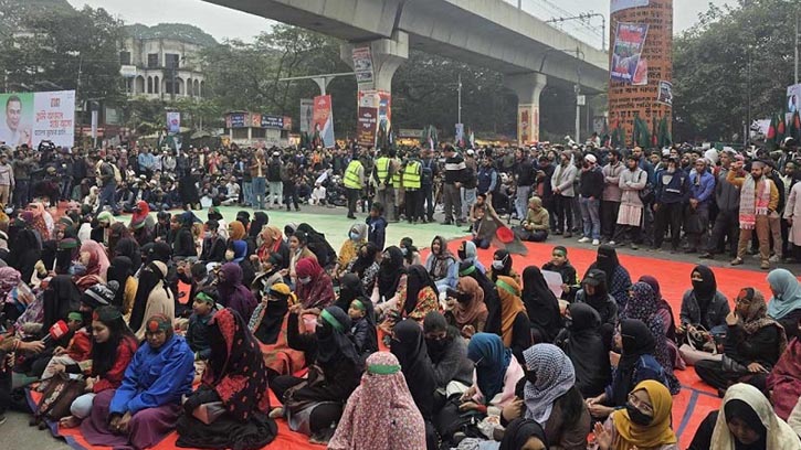 শহীদ হাদি হত্যা: বিচারের দাবিতে শাহবাগে চতুর্থ দিনের অবরোধ
