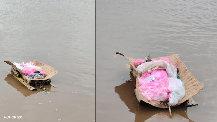 কলার ভেলায় ভেসে এলো ভারতীয় শিশুর লাশ