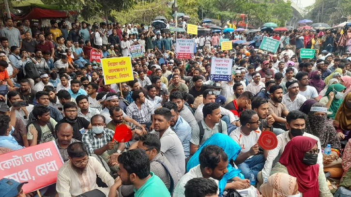 শিক্ষক আন্দোলনে ফের উত্তপ্ত শাহবাগ এলাকা