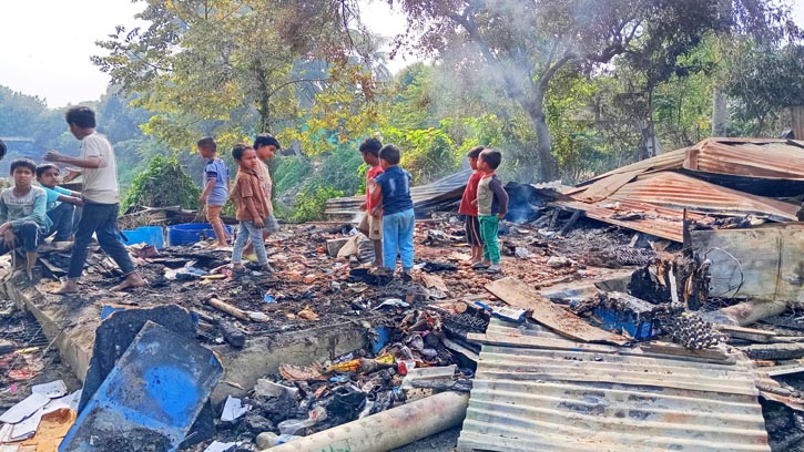 নবীনগরে আগুনে বিএনপির অফিসসহ ৫ দোকান ভস্মীভূত