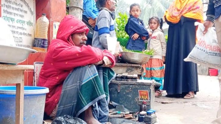 নবীনগরে হাড় কাঁপানো শীত, কুয়াশায় বিপর্যস্ত জনজীবন