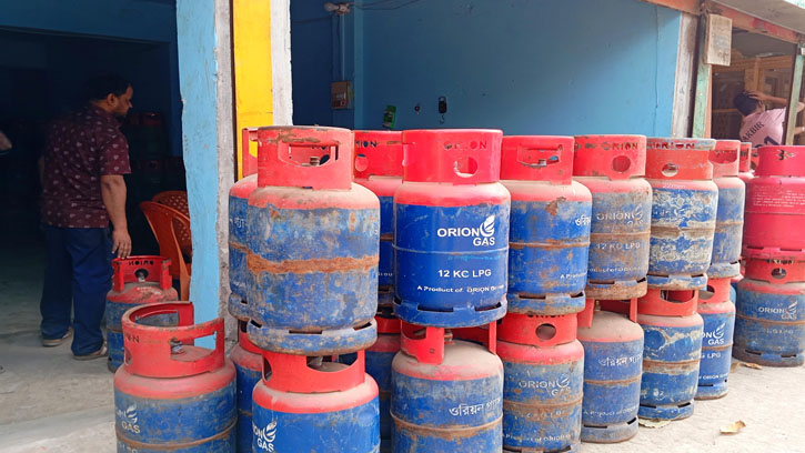 নবীনগরে গ্যাসের সিলিন্ডারে পানি, সাধারণ ক্রেতা বিপাকে