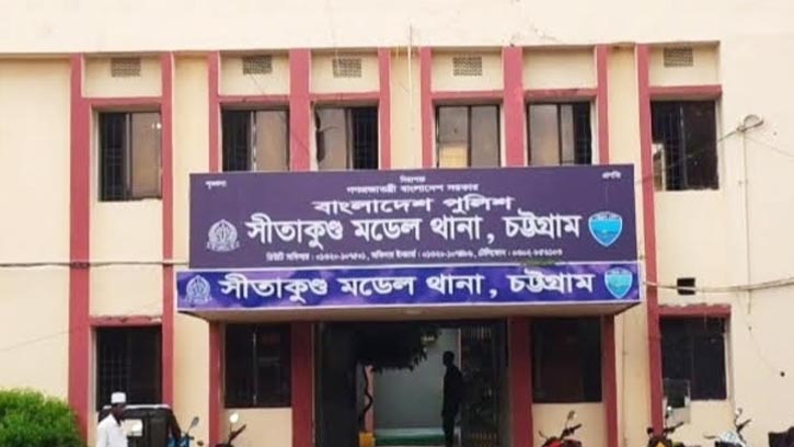 সীতাকুণ্ডে খামারে ঢুকে ১২ গরু লুট, অস্ত্রের মুখে মালিক জিম্মি