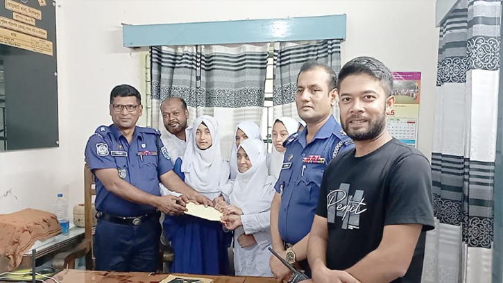 ঘোড়াঘাটে অনলাইনে প্রতারিত শিক্ষার্থীদের টাকা উদ্ধার 