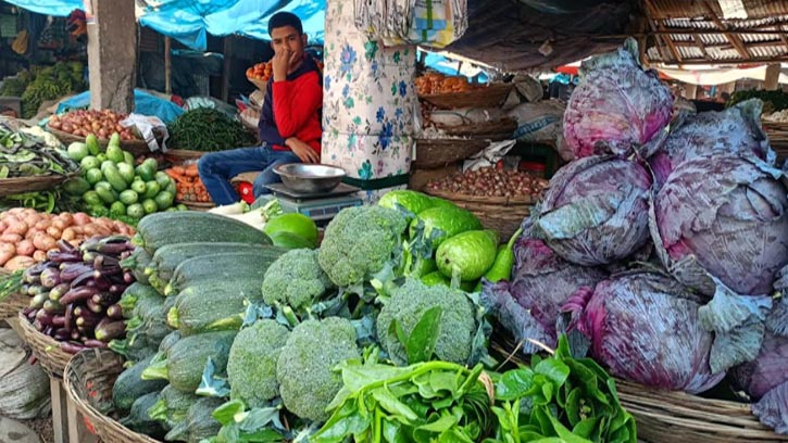 পঞ্চগড়ে রমজানকে ঘিরে নিত্য প্রয়োজনীয় জিনিসের দাম বেশি