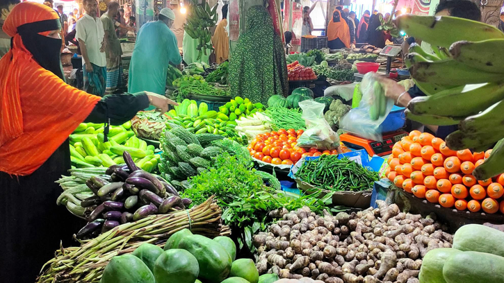 রামগঞ্জে ৮০ টাকার নিচে মিলছেনা কোনো সবজি 