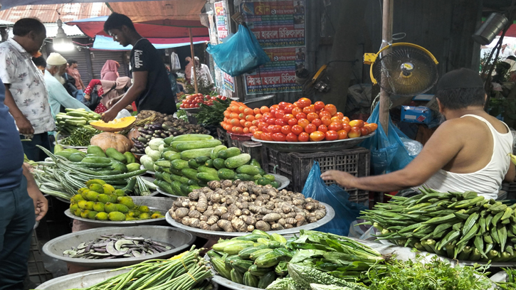 লক্ষ্মীপুরে শাকসবজির প্রচুর, তবুও দাম নাগালের বাইরে