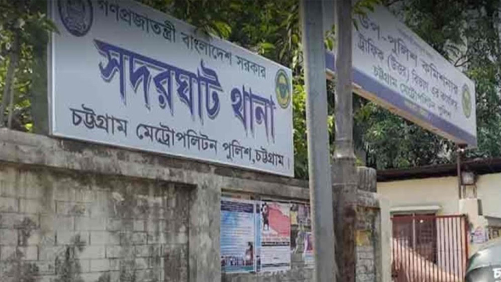 সদরঘাটে মধ্যরাতে গোলাগুলি, গুলিবিদ্ধ কিশোরসহ আহত ৪