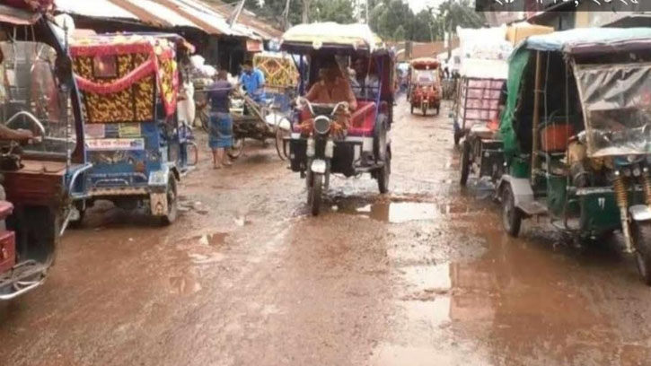 কুড়িগ্রামে দুই সড়কের বেহাল দশা, চরম ভোগান্তিতে জনসাধারণ