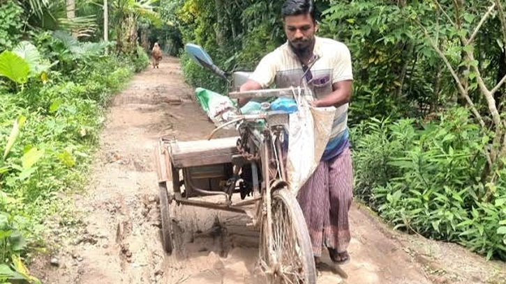 ১৭ বছর ধরে অবহেলিত লালচন্দ্রপুর সড়ক