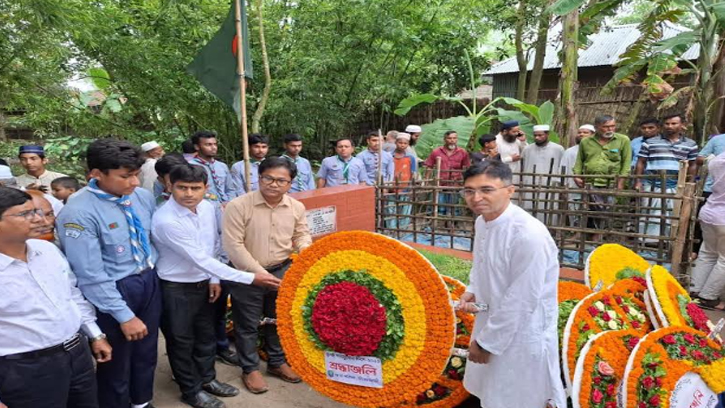 নীলফামারীতে শহীদ রুবেলের সমাধিতে শ্রদ্ধাঞ্জলি