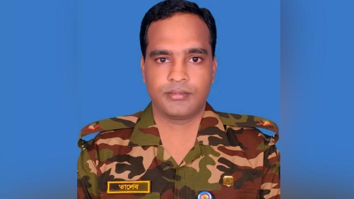 শ্রেষ্ঠ বিএনসিসি শিক্ষক নির্বাচিত হলেন আবু তালেব