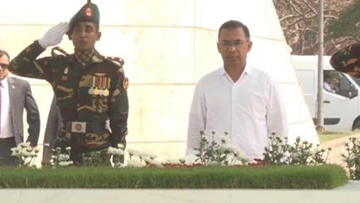 জিয়াউর রহমান-বেগম খালেদা জিয়ার সমাধিতে শ্রদ্ধা জানালেন প্রধানমন্ত্রী