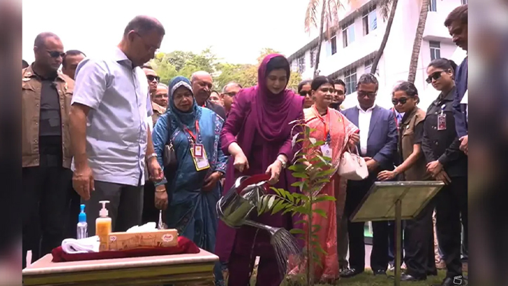 ঢামেকের প্রতিষ্ঠাবার্ষিকীতে বৃক্ষরোপণ কর্মসূচি উদ্বোধন প্রধানমন্ত্রীর